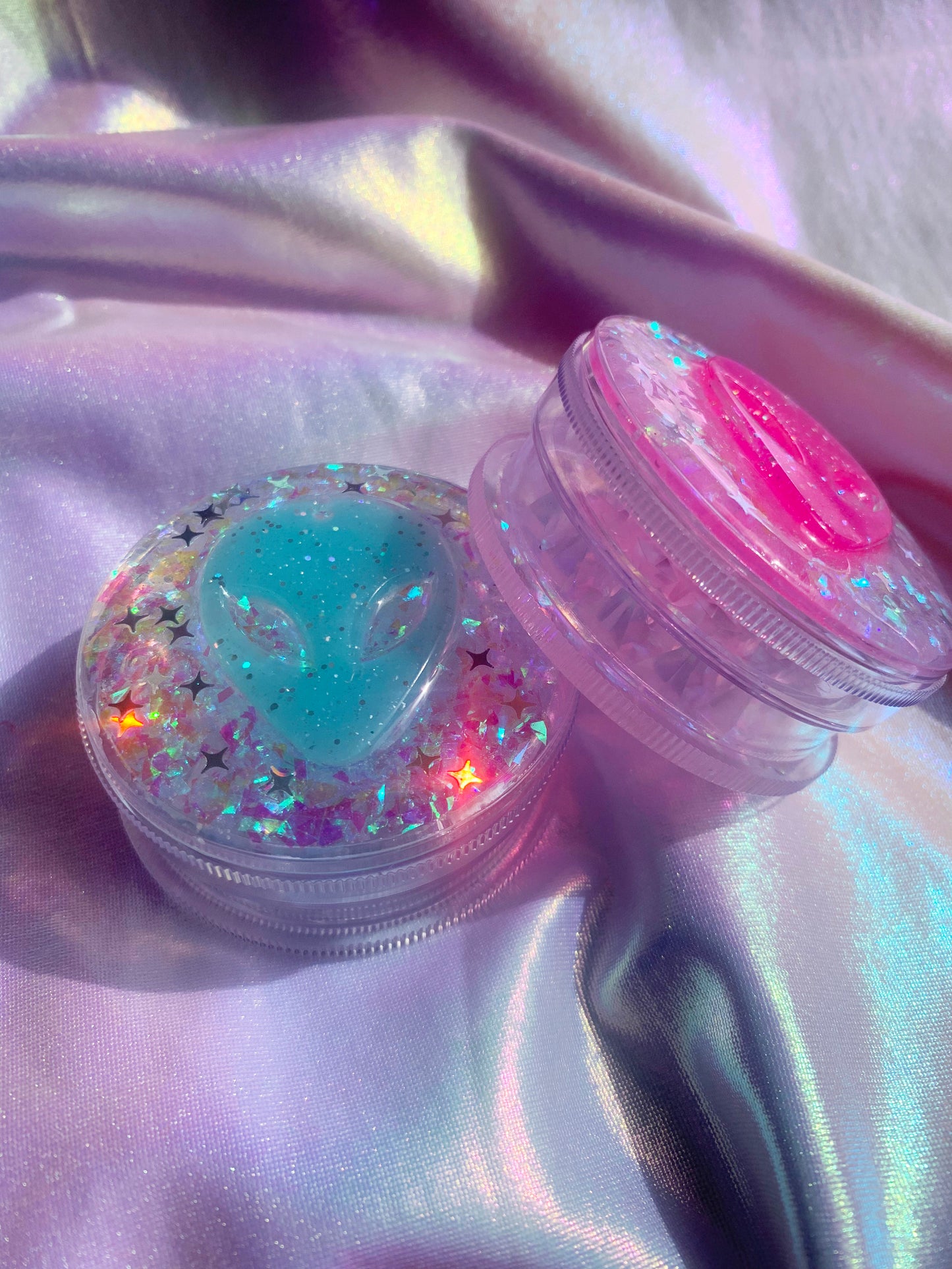 Cute alien resin grinder for stoner girls
