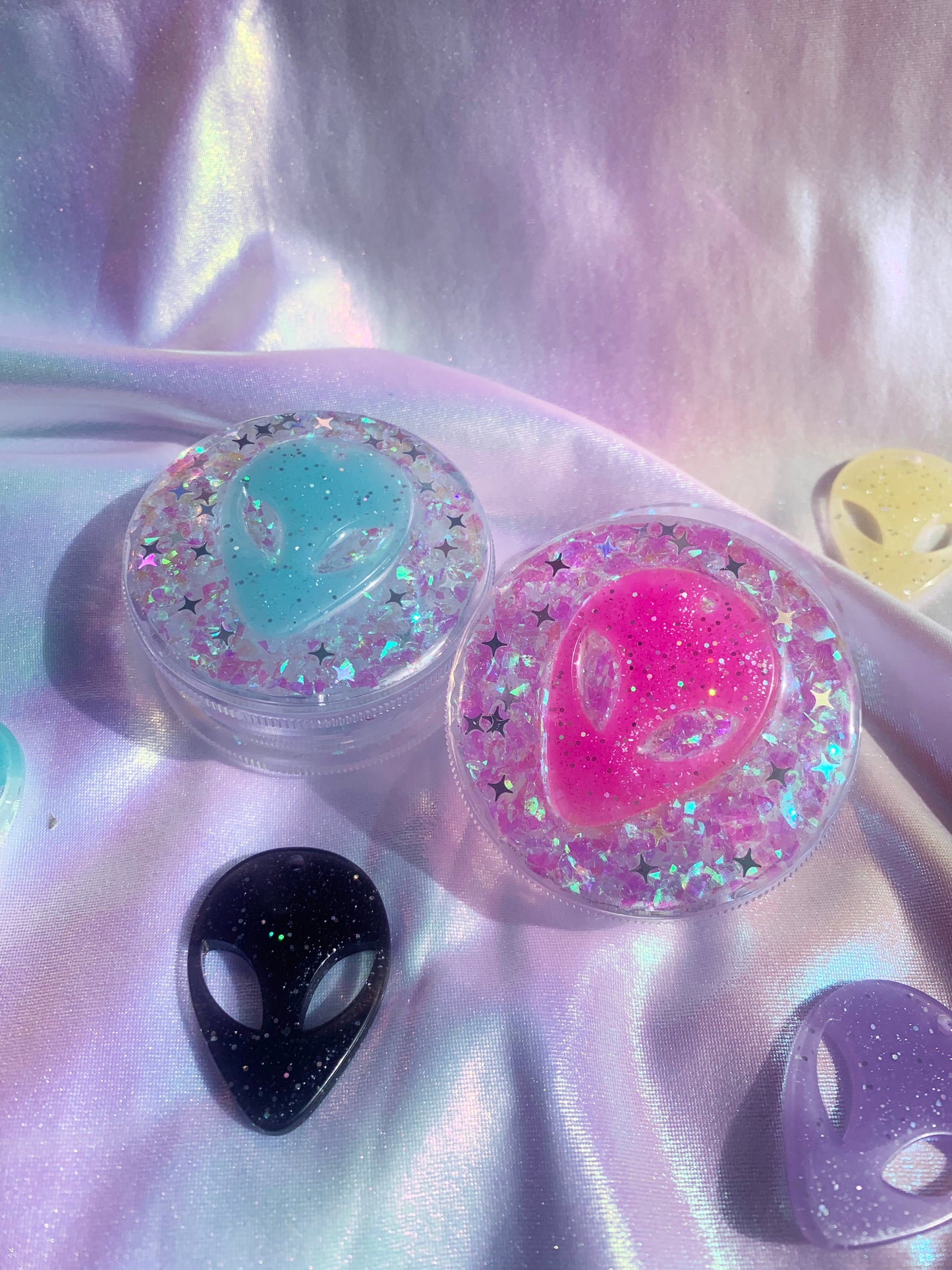 Cute alien resin grinder for stoner girls