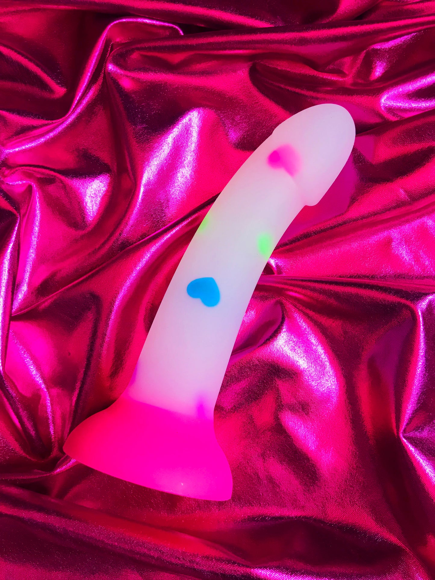 Small heart confetti dildo with suction cup