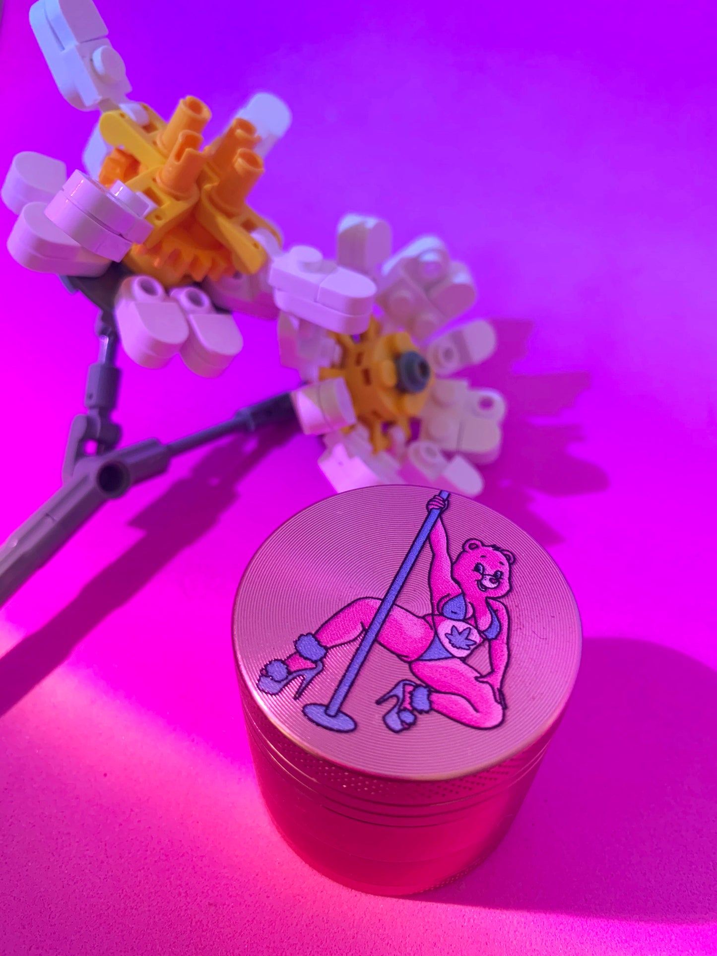 Cute stripper pink grinder with 4 layers for stoner girls