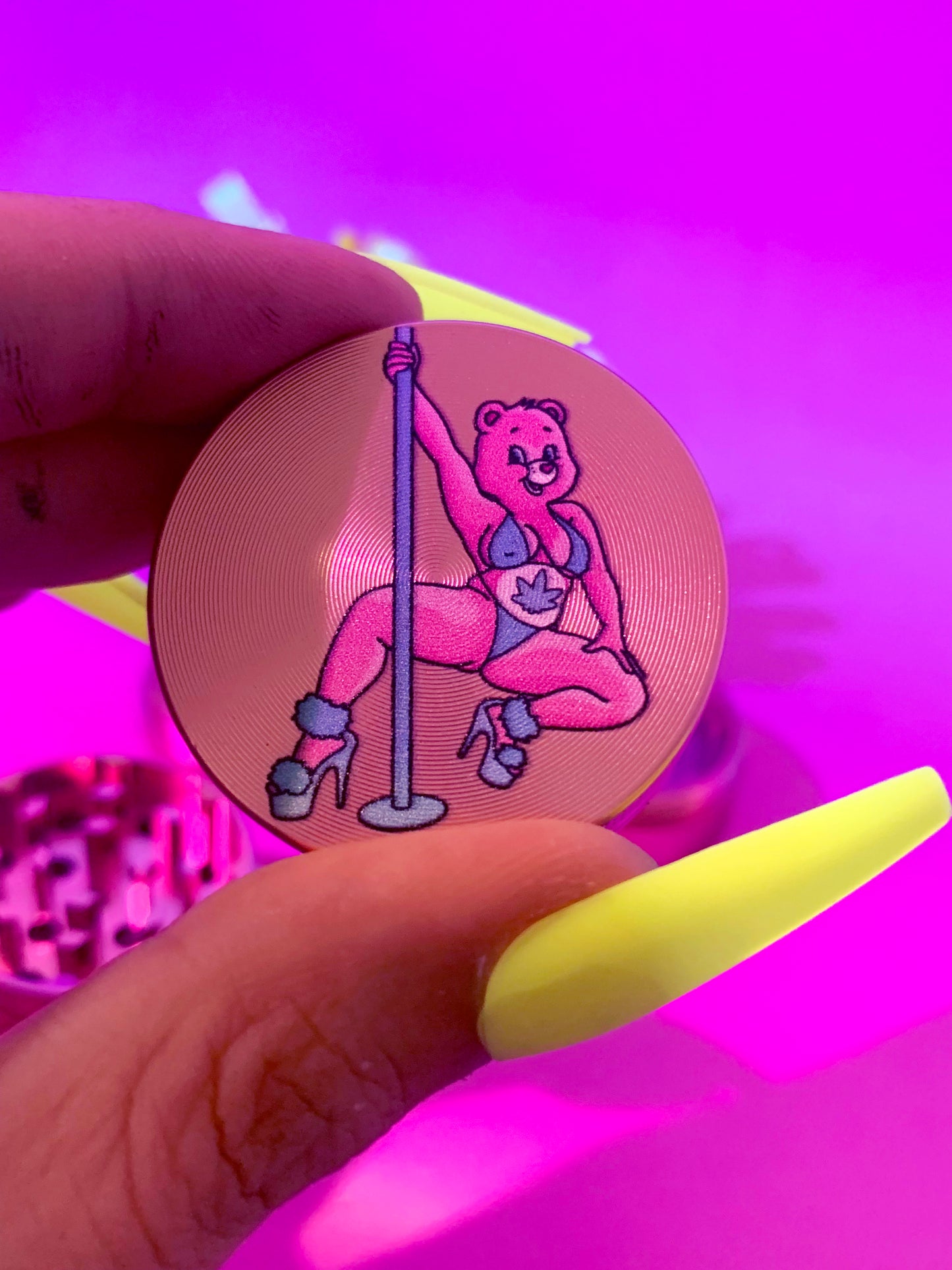 Cute stripper pink grinder with 4 layers for stoner girls