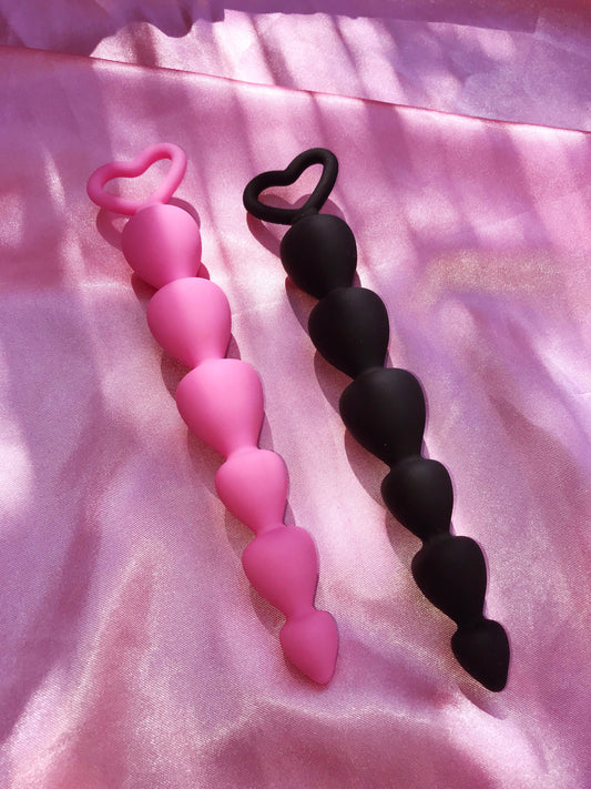 Pink or black small heart shaped silicone butt plugs