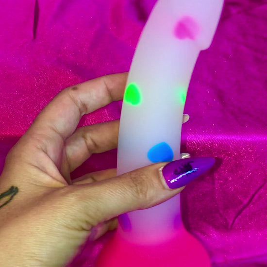 Small heart confetti dildo with suction cup 