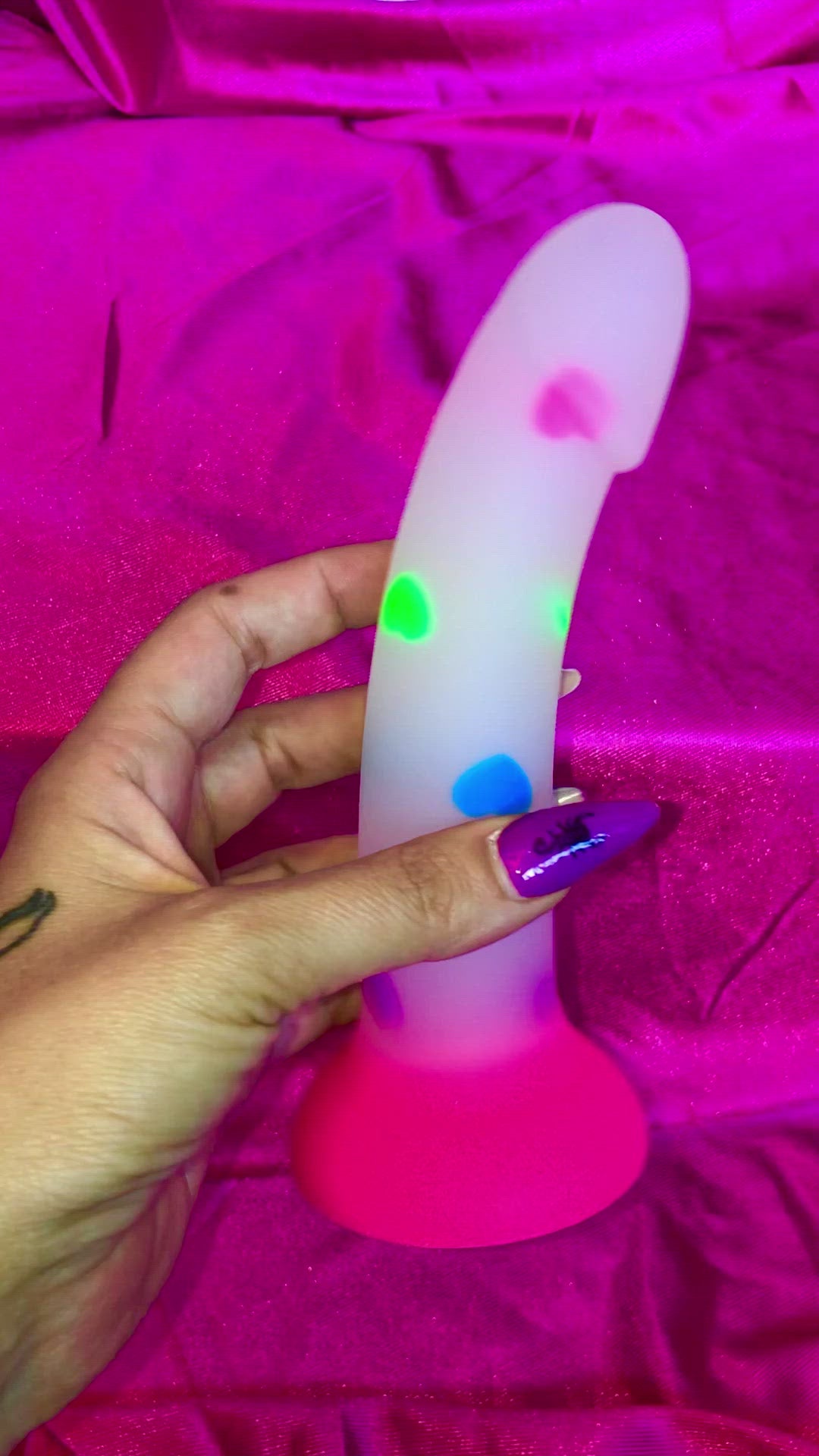 Small heart confetti dildo with suction cup 