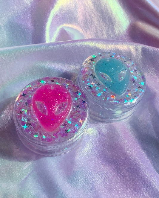 Cute alien resin grinder for stoner girls 