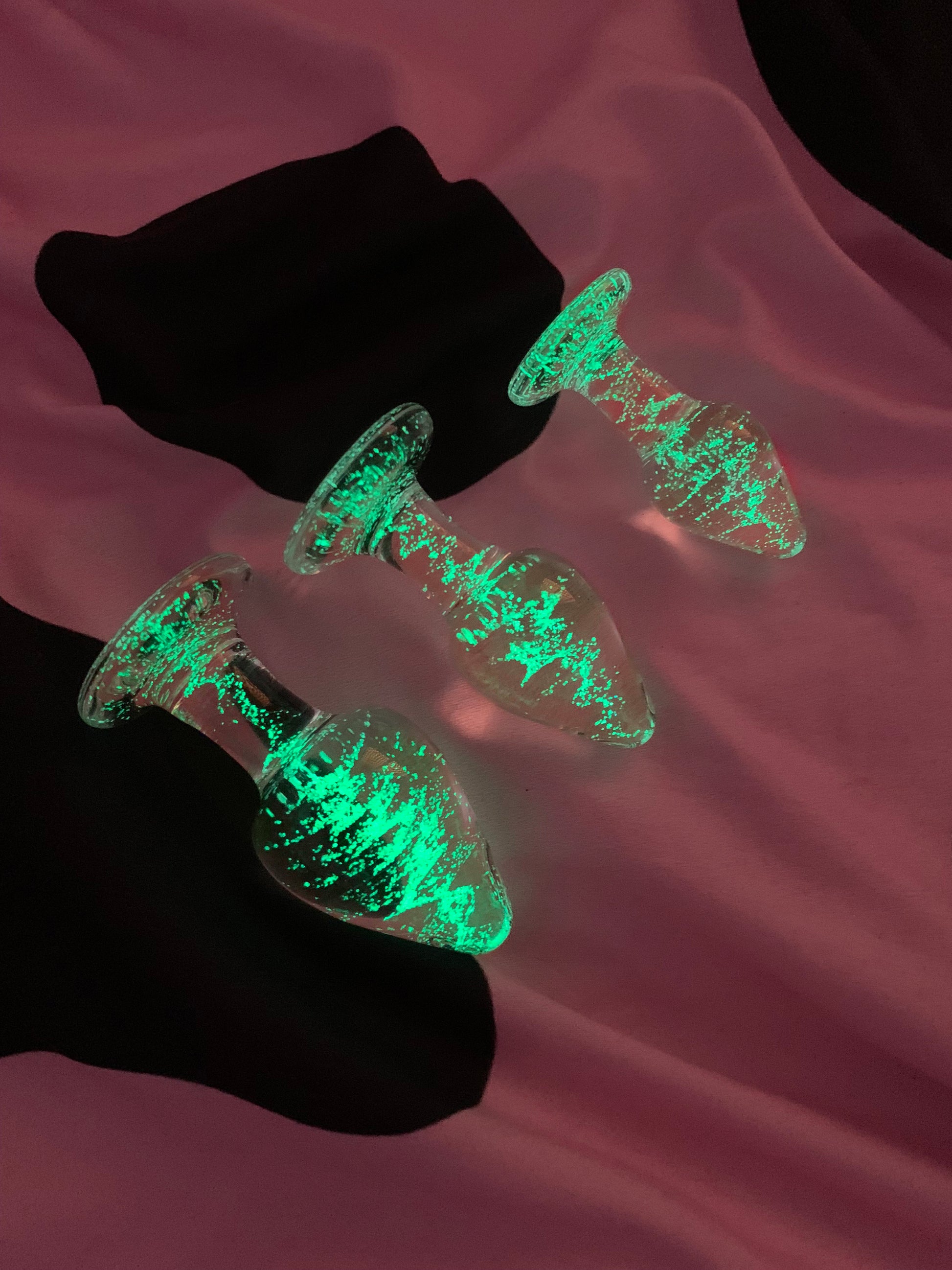 Glow In The Dark Glass Butt Plugs S/M/L | Beauglyful BEAUGLYFUL Glow In The Dark Glass Butt Plugs S/M/L | Beauglyful BEAUGLYFUL